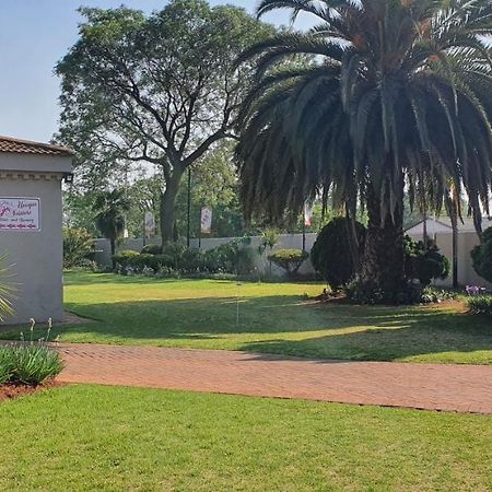 Life Tours & Accommodation Boksburg Ngoại thất bức ảnh