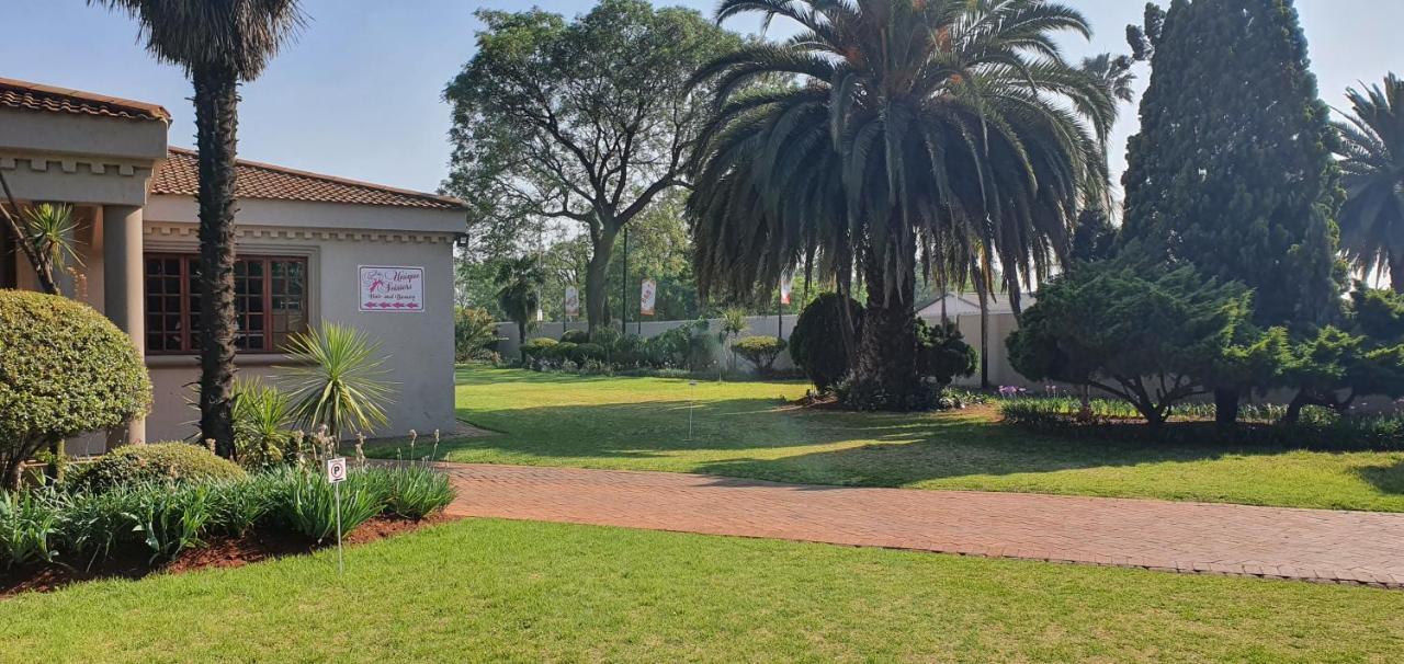 Life Tours & Accommodation Boksburg Ngoại thất bức ảnh