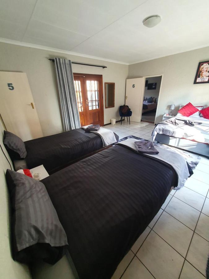 Life Tours & Accommodation Boksburg Ngoại thất bức ảnh